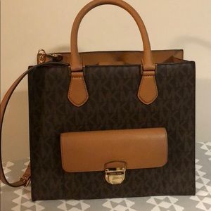 Michae Kors purse